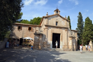 226 Mallorca oktober 2014 - Pollença Calvario met kapel en uitzi