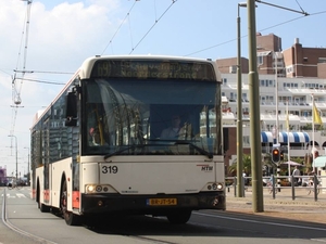 319 Gevers Deynootweg op de trampendel van lijn 9, lijn 69.