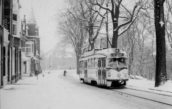 Duinweg in de sneeuw, bij de Kanaalweg, met PCC-car 1164