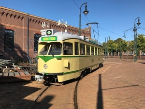 Na een dagje Tourist Tram staat de 1180 weer veilig bij het HOVM.
