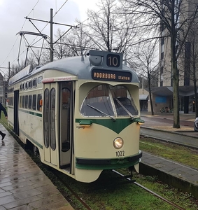 1022 uit 1952 op een regenachtige zondagmiddag. Voorburg