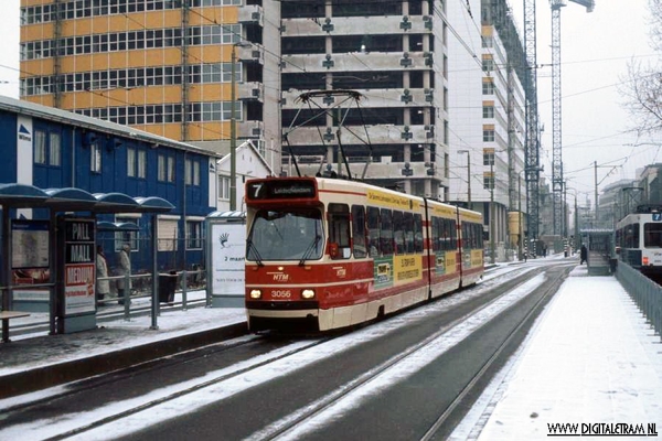 De inmiddels al lang verdwenen halte Muzenstraat lag op de plek w