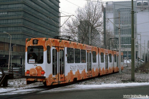 De inmiddels al lang verdwenen halte Muzenstraat lag op de plek w