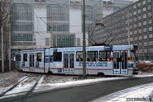De inmiddels al lang verdwenen halte Muzenstraat lag op de plek w