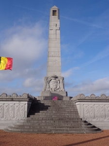 Oorlogsmonument aan kerkhof