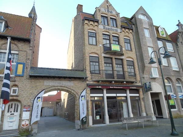 007-Start in de Boterhalle op de markt van Diksmuide