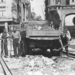 Daar gaan de rails in de Grote Houtstraat hoek Verwulft in 1949