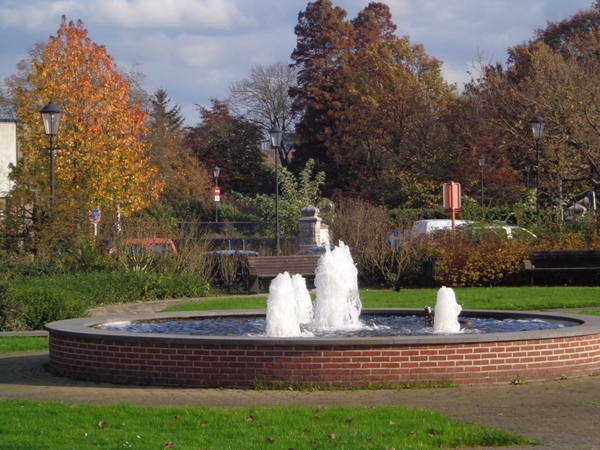 Fontein achter het gemeentehuis