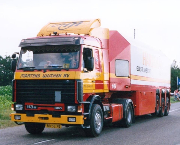 SCANIA-113M