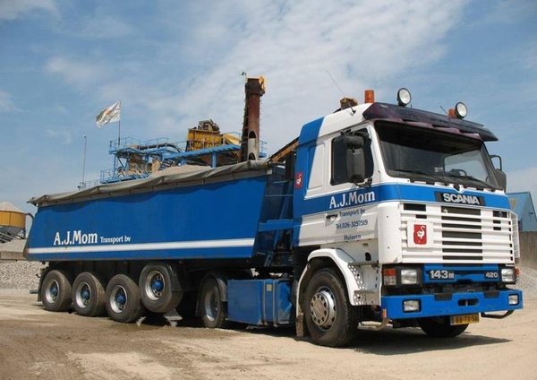 SCANIA-143 A.J.MOM  HUISSEN (gld)