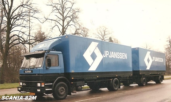 SCANIA-82M