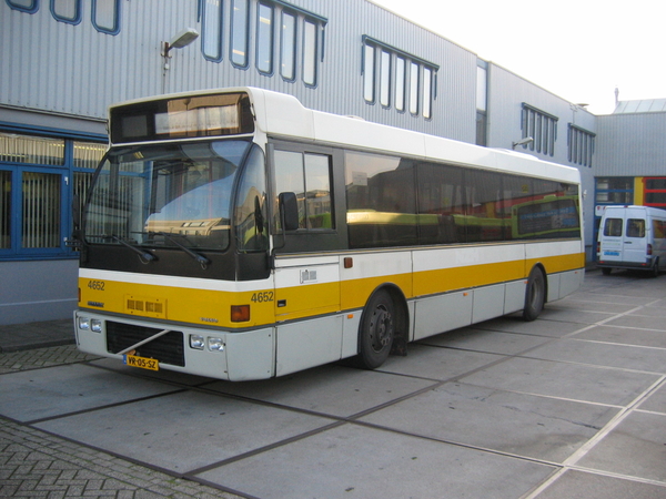 4652 NZH op het garageterrein 06-11-2005