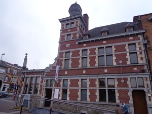 Het postgebouw