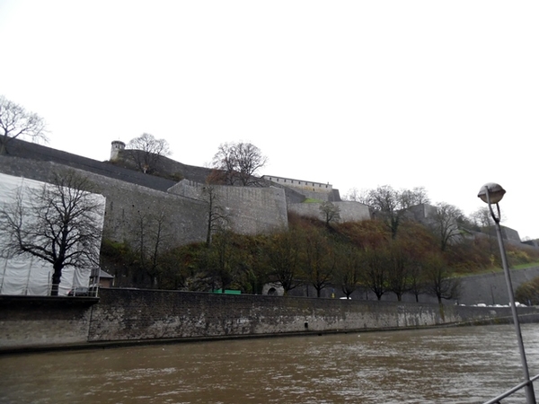 030-Citadel van Namen ligt op 100m.hoogte boven de stad Namen