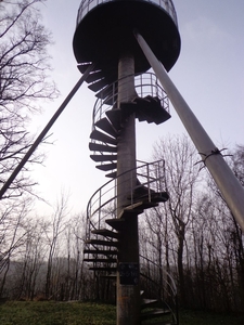 Uitzichttoren boven op De Borreberg