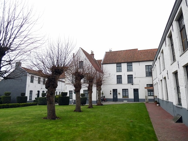 088-Begijnhof met 30-tal huizen