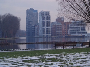 Jachthaven met kerk van Halluin - Frankrijk