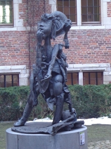 Standbeeld op de binnenkoer van het kasteel