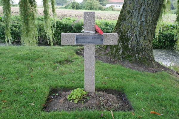 rou Aid Post Cemetery Fromelles 4