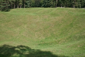 Bomkrater bij de loopgraven van Vimy 3