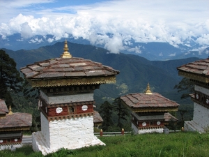 Dochula stupa's op 3050m hoge bergpas