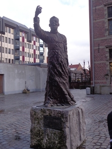 Standbeeld Jozef Cardijn
