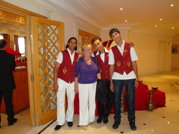 106   vriendelijk en behulpzaam