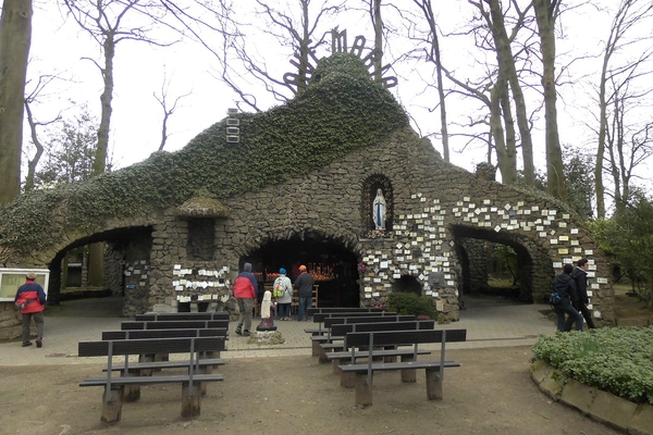 21 O.L.V. van Lourdes in de grot van Kleit...