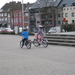 39) Samen op het stationsplein te Halle