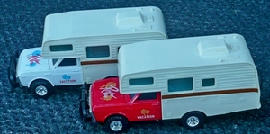 P1410824_Q_Camper_Pickup_Red-White_Made-in-China_16cm_