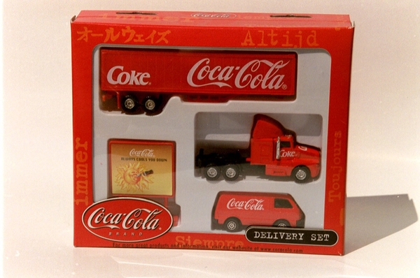 012_10_CocaCola_Mazda_Bongo