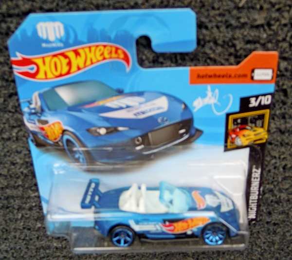 DSCN6046_Hot-Wheels_2015_Mazda_MX5-Miata-Tuned_Satin-Blue_white&B