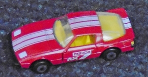 DSC03247_Matchbox-Bulgaria_Mazda-RX7-SA_red_white-stripes_yellow-