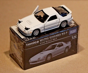 IMG_1312_Tomica-Premium_Mazda-RX-7-FC_Savanna_wit_38_Vietnam