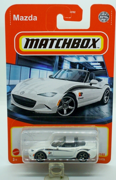 DSCN7853_Matchbox_2015-Mazda-MX-5-Miata_white_Black&Silver-stripe
