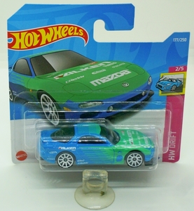 DSCN7850_Hot-Wheels_1995-Mazda-RX-7-FD_Sky-Blue&Green-lines_Falke