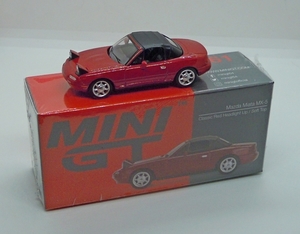 DSCN8081_Mini-GT_Mazda-Miata-MX-5_Classic-red_Headlights-up_Soft-