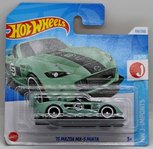 IMG_1193_HotWheels_2015-Mazda-MX-5-Miata_Sea-Foam-Green_Black-str