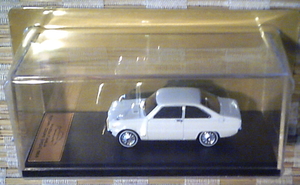 DSCF0093_Hachette-ixo-Premium-X_1op43_Mazda-Familia-Rotary-Coupe-