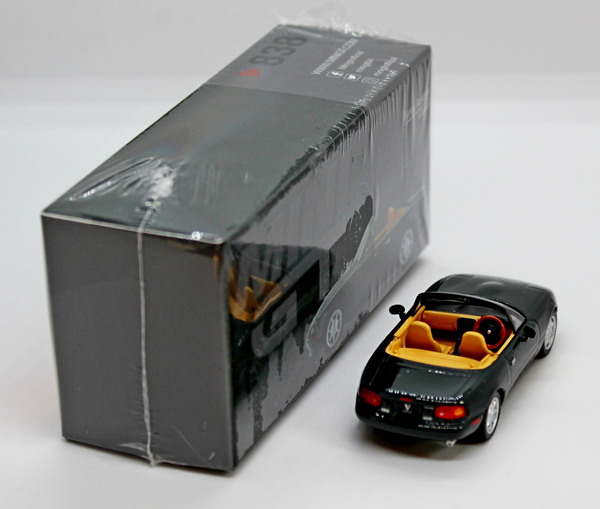 IMG_3698_Mini-GT-TSM_Eunos-Roadster_Black&tan-inside_RHD_Mazda-MX