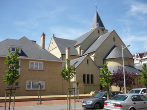 150524 KNOKKE kerk h hart