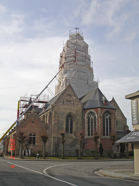 kerk in de steigers