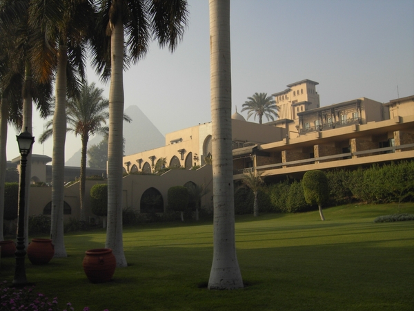 Hotel Mana House Oberoi naast de piramiden