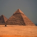 de wereldberoemde piramiden van Cheops, Chefren en Mycerinus
