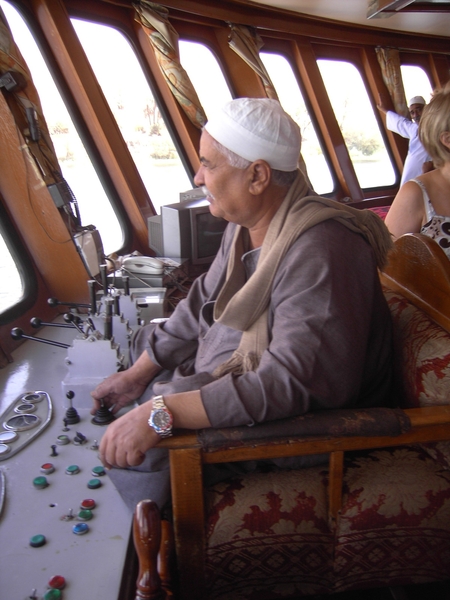 afvaart van Esna naar Luxor - kapitein van het schip