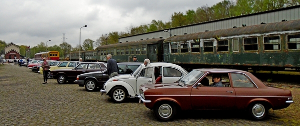 i14_DSC00707_2015_04_26_Lenterit_Lommel_StationAs_VauxhallViva180