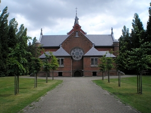 voorzien van allerlei