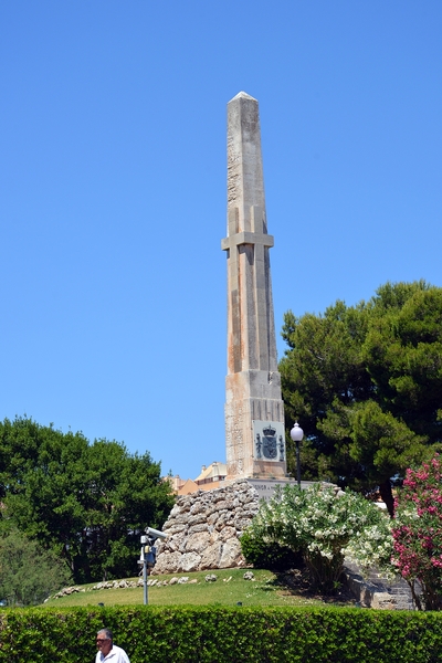 218 Menorca  Mahon  herdenkingszuil