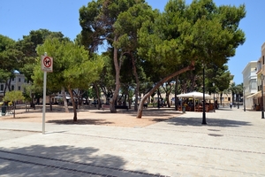 327 Menorca Ciutadella  Terras op explanada de Pins