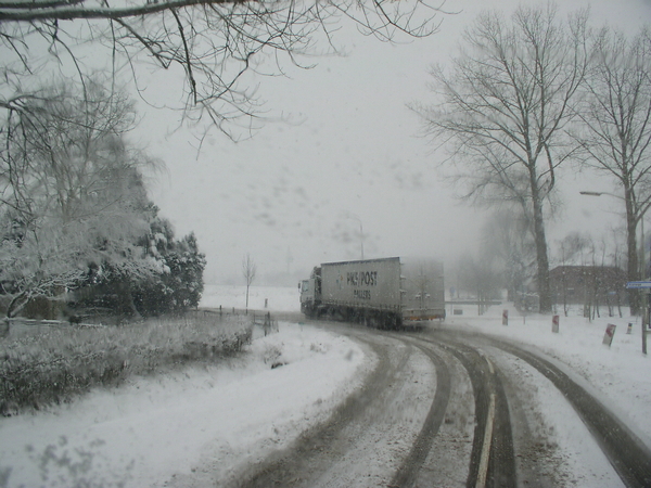 In de sneeuw